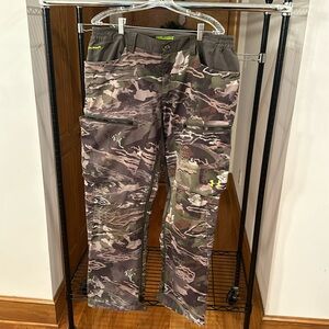 Under Armour Ridge Reaper Scent Control Hunting Pants.